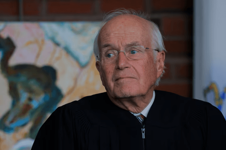 US Judge Blocks Trump Administration’s Bid to Strip Thousands of Immigrants of Work Permits